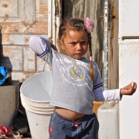 bimba-stura-con-secchio